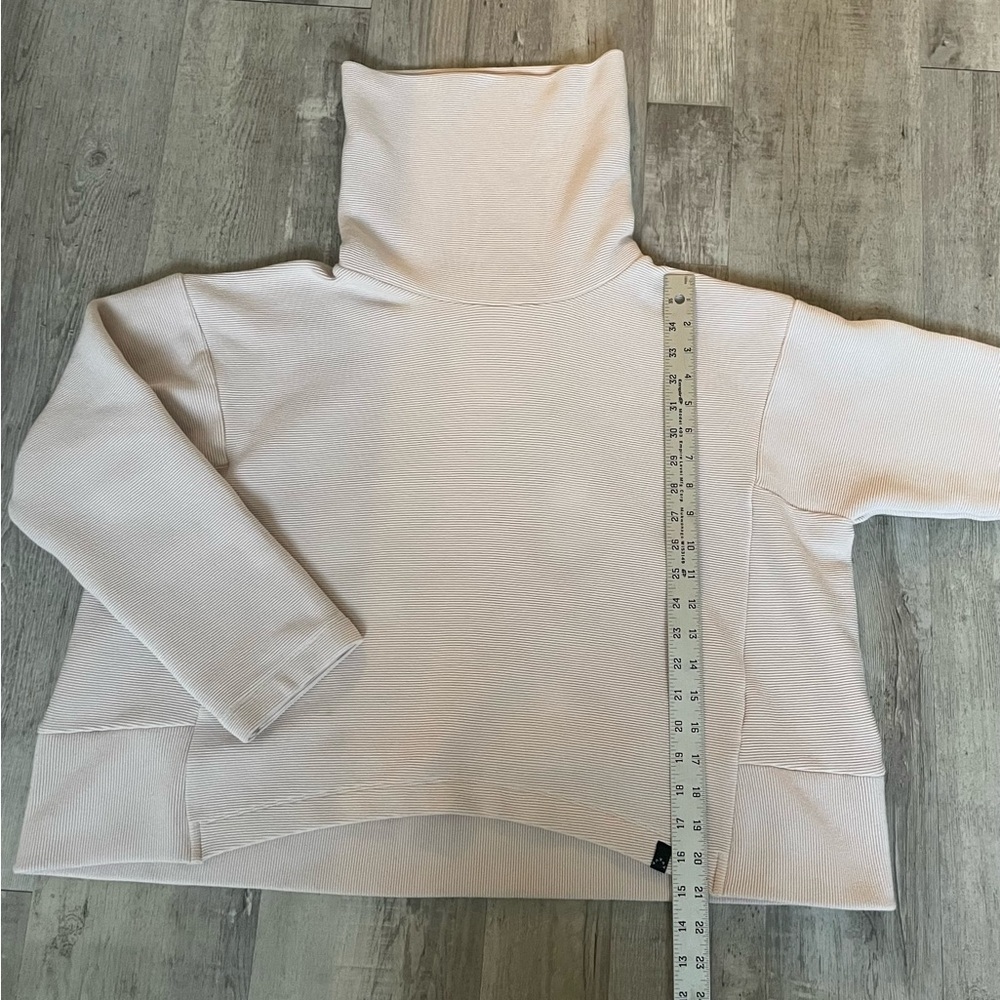 Varley Ribbed Cropped Turtleneck Sweatshirt in Dusty Rose Sz. S - Picture 4 of 7